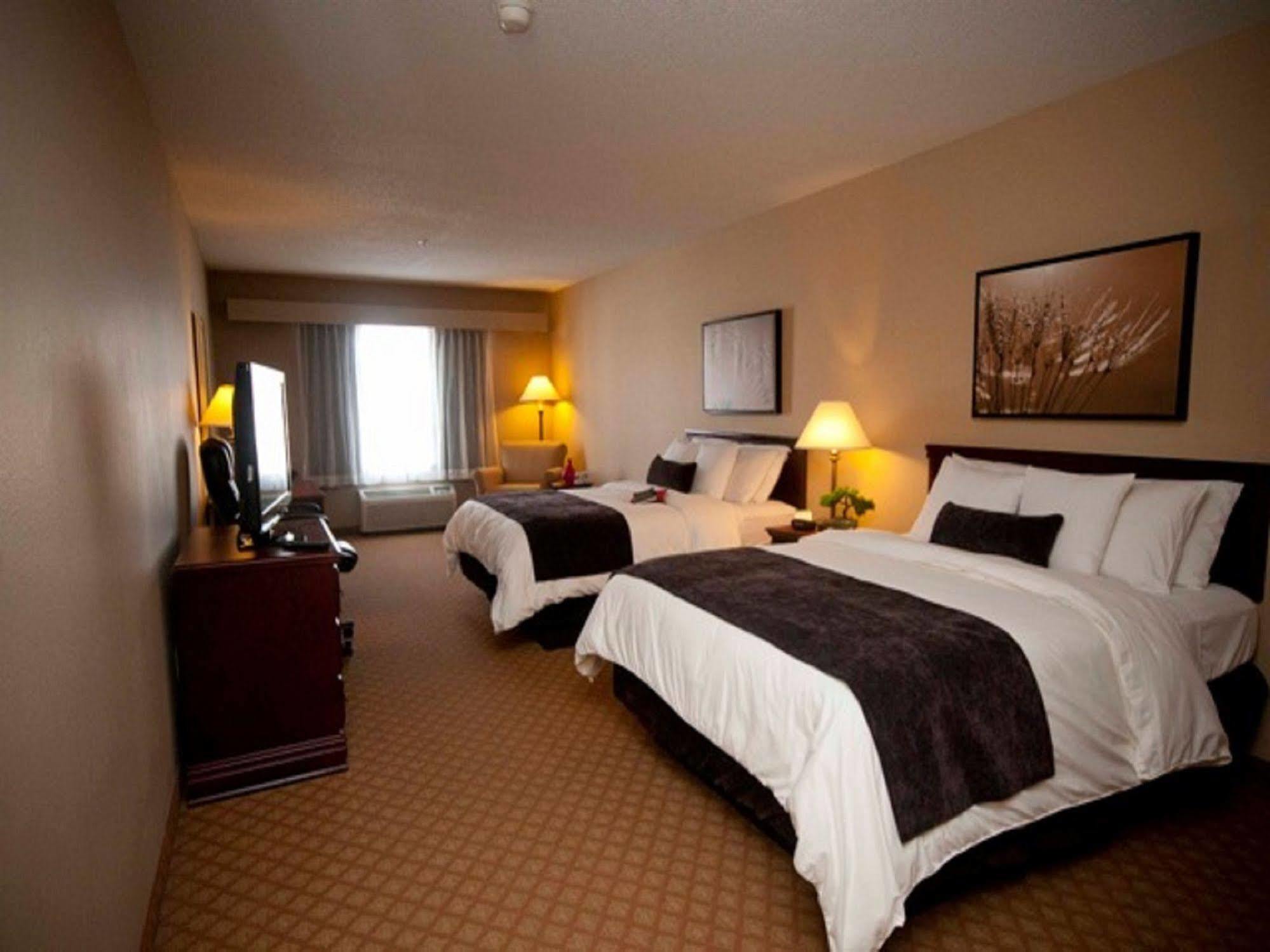Town & Country Inn And Suites Quincy Exterior photo